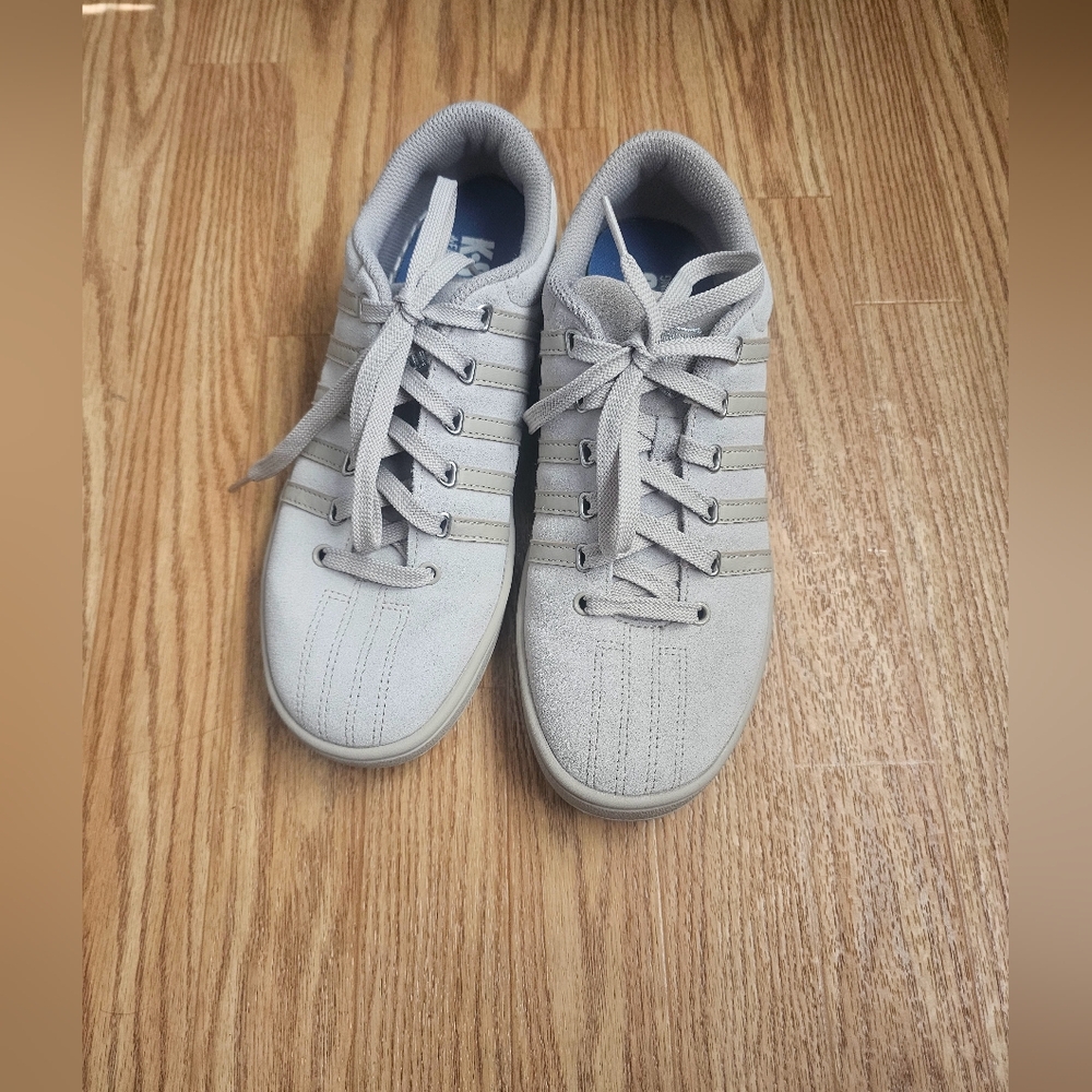 Unisex k•swiss‎ beige suede-like sneakers size 6.5 casual comfort shoes